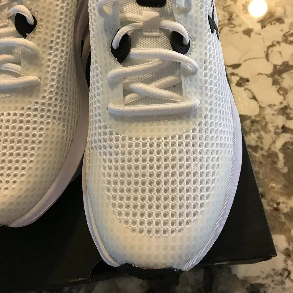 Under Armour Sz 8 Women's White Athletic Running Shoes Sneakers Mesh Surge 3 NEW